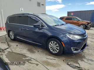 2018 Chrysler Pacifica Touring L z VIN 2C4RC1BG9JR170993, wystawiony jako Copart lot #56749955 z przebiegiem 205 310 mil mil oraz Nie do naprawy. Historia ofert i sprzedaży dostępna na DreamBid. Obrazek 4.