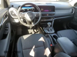 2024 Kia Seltos EX z VIN KNDER2AA9R7510656, wystawiony jako Copart lot #52191105 z przebiegiem 19 018 mil mil oraz Szkoda całkowita • Salvage title. Historia ofert i sprzedaży dostępna na DreamBid. Obrazek 8.