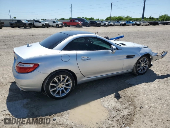 2016 Mercedes-Benz SLK 300 с VIN WDDPK3JAXGF116126, выставлен на аукционе Copart как лот 52287515 с пробегом 79 573 миль миль и Списание • Salvage title. История ставок и продаж доступна на DreamBid. Изображение 3.