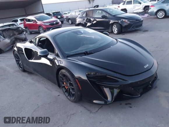 2023 McLaren Artura z VIN SBM16AEA4PW001449, wystawiony jako IAAI lot #41347791 z przebiegiem 4703 mil mil oraz . Historia ofert i sprzedaży dostępna na DreamBid. Obrazek 1.
