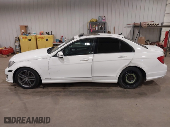 2013 Mercedes-Benz C 300 Sport с VIN WDDGF8AB3DR297543, выставлен на аукционе IAAI как лот 42323929 с пробегом 132 059 миль миль и . История ставок и продаж доступна на DreamBid. Изображение 14.