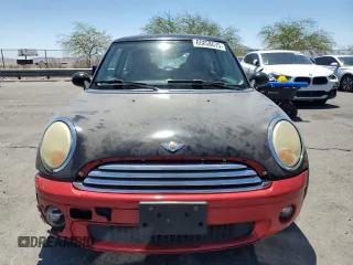 2008 MINI Hardtop z VIN WMWMF33518TT66193, wystawiony jako Copart lot #65858675 z przebiegiem 155 749 mil mil oraz Czysty tytuł • Clean title. Historia ofert i sprzedaży dostępna na DreamBid. Obrazek 5.