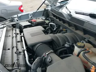 2019 Chevrolet Silverado 1500 RST z VIN 1GCPWDEDXKZ139146, wystawiony jako IAAI lot #42582303 z przebiegiem 67 500 mil mil oraz . Historia ofert i sprzedaży dostępna na DreamBid. Obrazek 20.