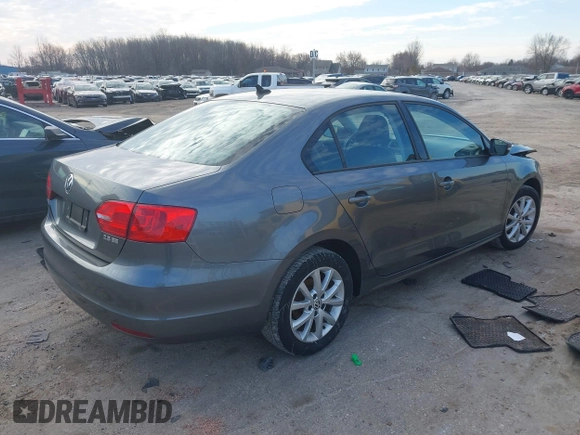 2012 Volkswagen Jetta SE с VIN 3VWDX7AJXCM358671, выставлен на аукционе IAAI как лот 41647447 с пробегом 105 722 миль миль и . История ставок и продаж доступна на DreamBid. Изображение 4.
