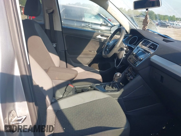 2020 Volkswagen Tiguan S с VIN 3VV1B7AX2LM103166, выставлен на аукционе IAAI как лот 42474802 с пробегом 56 580 миль миль и . История ставок и продаж доступна на DreamBid. Изображение 5.