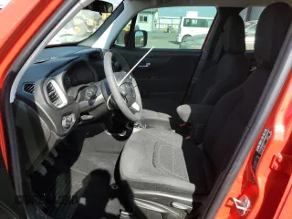 2018 Jeep Renegade Latitude z VIN ZACCJABHXJPH64372, wystawiony jako Copart lot #73041644 z przebiegiem 48 366 mil mil oraz Szkoda całkowita • Salvage title. Historia ofert i sprzedaży dostępna na DreamBid. Obrazek 7.