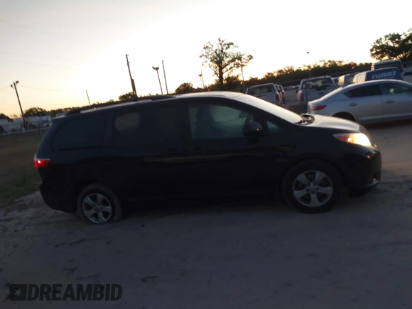 2015 Toyota Sienna LE AAS with VIN 5TDKK3DC2FS685245, listed as a IAAI auction lot 41849185 with 141,545 mi miles. Bid and sale history available at carsss.com. Image 13.