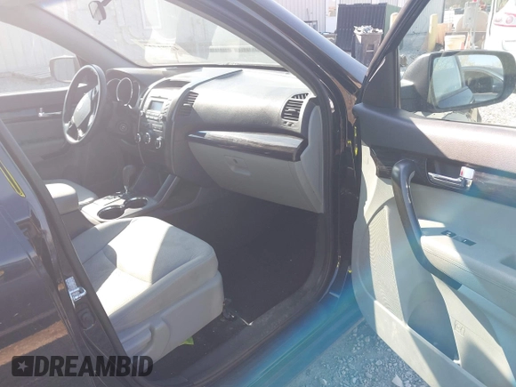 2011 Kia Sorento LX with VIN 5XYKT3A18BG007462, listed as a IAAI auction lot 42081727 with 183,594 mi miles and . Bid and sale history available at carsss.com. Image 5.