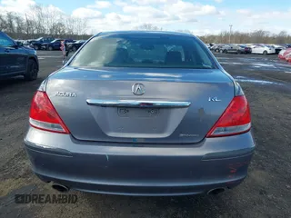 2007 Acura RL Tech Pkg with VIN JH4KB16617C000200, listed as a IAAI auction lot 41592490 with 224,508 mi miles. Bid and sale history available at carsss.com. Image 16.