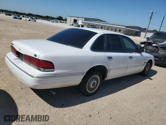 1995 Ford Crown Victoria z VIN 2FALP73W7SX158296, wystawiony jako Copart lot #56706735 z przebiegiem 104 884 mil mil oraz Czysty tytuł • Clean title. Historia ofert i sprzedaży dostępna na DreamBid. Obrazek 3.