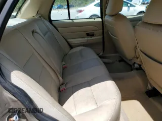 2006 Ford Crown Victoria LX z VIN 2FAFP74V56X126245, wystawiony jako Copart lot #56598055 z przebiegiem 91 400 mil mil oraz Szkody całkowita. Historia ofert i sprzedaży dostępna na DreamBid. Obrazek 10.