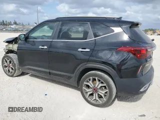 2022 Kia Seltos SX z VIN KNDETCA24N7253089, wystawiony jako Copart lot #53340025 z przebiegiem 20 981 mil mil oraz Szkoda całkowita • Salvage title. Historia ofert i sprzedaży dostępna na DreamBid. Obrazek 2.