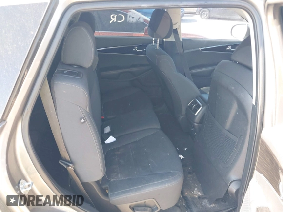 2019 Kia Sorento LX with VIN 5XYPG4A3XKG547848, listed as a IAAI auction lot 42023357 with 189,258 mi miles. Bid and sale history available at carsss.com. Image 8.