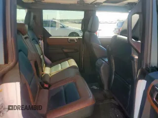 2024 Ford Bronco Outer Banks z VIN 1FMDE8BH8RLA81101, wystawiony jako Copart lot #56736785 z przebiegiem 5 437 mil mil oraz Szkoda całkowita • Salvage title. Historia ofert i sprzedaży dostępna na DreamBid. Obrazek 11.