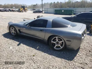 2003 Chevrolet Corvette z VIN 1G1YY22G435126122, wystawiony jako Copart lot #50449415 z przebiegiem 59 605 mil mil oraz Szkoda całkowita • Salvage title. Historia ofert i sprzedaży dostępna na DreamBid. Obrazek 2.