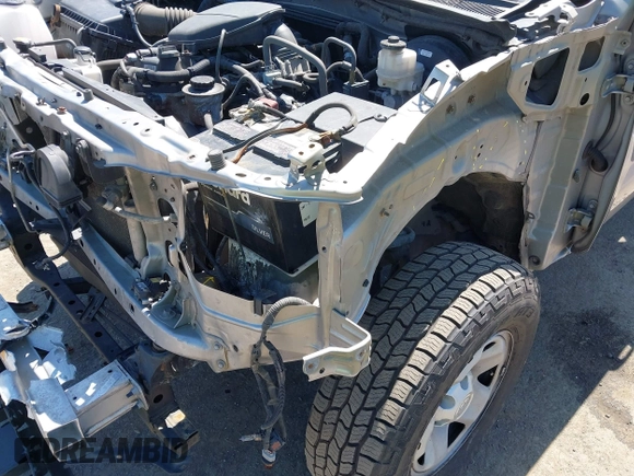 2017 Toyota Tacoma SR z VIN 5TFSX5EN0HX048395, wystawiony jako IAAI lot #42135991 z przebiegiem 241 282 mil mil oraz . Historia ofert i sprzedaży dostępna na DreamBid. Obrazek 19.