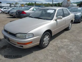 1993 Toyota Camry LE with VIN JT2SK12E6P0122365, listed as a IAAI auction lot 41977260 with 162,971 mi miles. Bid and sale history available at carsss.com. Image 2.