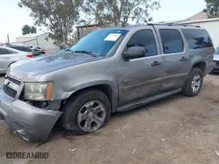 2007 Chevrolet Suburban LT with VIN 3GNFC16007G191138, listed as a IAAI auction lot 41425886 with 150,250 mi miles. Bid and sale history available at carsss.com. Image 2.