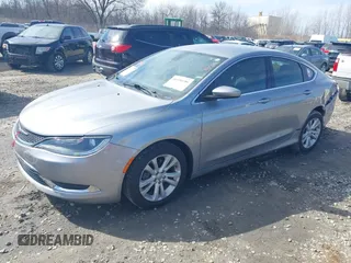 2015 Chrysler 200 Limited z VIN 1C3CCCAB1FN752554, wystawiony jako IAAI lot #41991099 z przebiegiem 105 521 mil mil oraz . Historia ofert i sprzedaży dostępna na DreamBid. Obrazek 2.