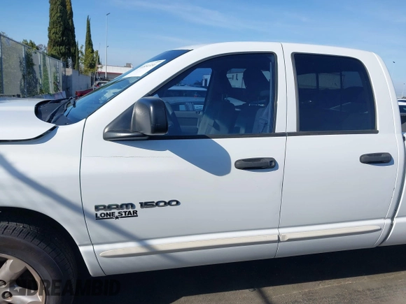 2006 Dodge 1500 SLT z VIN 1D7HA18N76S549283, wystawiony jako IAAI lot #41851331 z przebiegiem 139 047 mil mil oraz . Historia ofert i sprzedaży dostępna na DreamBid. Obrazek 15.