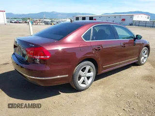 2012 Volkswagen Passat SE z VIN 1VWBN7A3XCC097252, wystawiony jako IAAI lot #42373075 z przebiegiem 134 733 mil mil oraz . Historia ofert i sprzedaży dostępna na DreamBid. Obrazek 4.