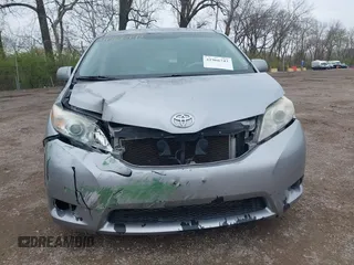 2011 Toyota Sienna LE AAS with VIN 5TDKK3DC4BS085658, listed as a IAAI auction lot 41966742 with 276,899 mi miles. Bid and sale history available at carsss.com. Image 12.
