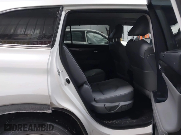 2022 Toyota Highlander Platinum z VIN 5TDFZRBH5NS203414, wystawiony jako IAAI lot #41376200 z przebiegiem 40 876 mil mil oraz . Historia ofert i sprzedaży dostępna na DreamBid. Obrazek 8.