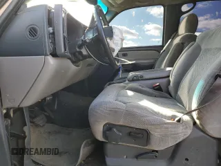 2001 Chevrolet Suburban LS with VIN 3GNFK16T21G162731, listed as a Copart auction lot 83425394 with 231,377 mi miles and Salvage Title. Bid and sale history available at carsss.com. Image 7.