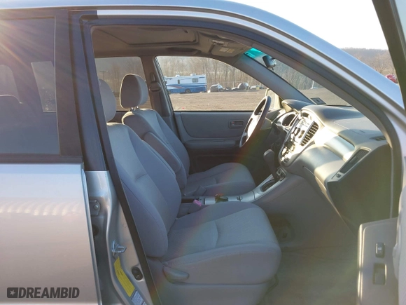 2004 Toyota Highlander with VIN JTEEP21A640022106, listed as a IAAI auction lot 41748682 with 184,488 mi miles. Bid and sale history available at carsss.com. Image 5.
