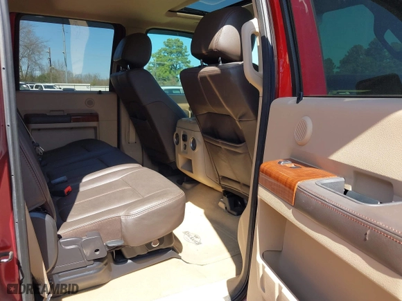 2015 Ford Super Duty F-250 SRW Lariat with VIN 1FT7W2BT5FED40059, listed as a IAAI auction lot 41762002 with 117,036 mi miles. Bid and sale history available at carsss.com. Image 8.