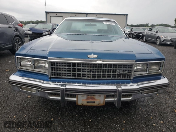 1976 Chevrolet Caprice z VIN 1N69U6J131687, wystawiony jako Copart lot #63160005 z przebiegiem 57 763 mil mil oraz Czysty tytuł • Clean title. Historia ofert i sprzedaży dostępna na DreamBid. Obrazek 5.