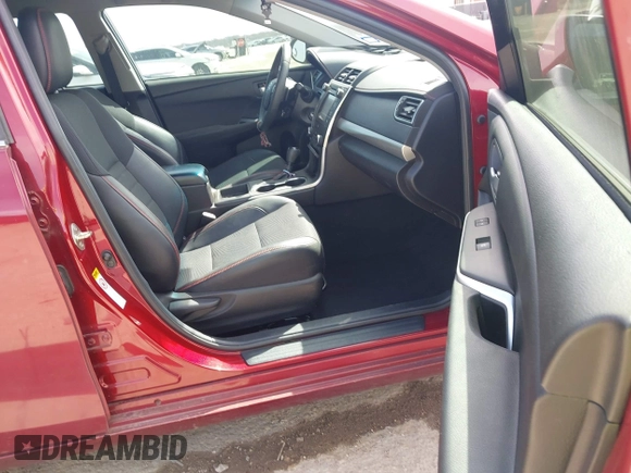 2017 Toyota Camry XLE with VIN 4T1BF1FKXHU811147, listed as a IAAI auction lot 41825677 with 68,163 mi miles. Bid and sale history available at carsss.com. Image 5.