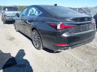 2024 Lexus ES 350 Luxury z VIN 58AEZ1B11RU179019, wystawiony jako IAAI lot #41286693 z przebiegiem 13 704 mil mil oraz . Historia ofert i sprzedaży dostępna na DreamBid. Obrazek 3.