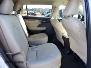 2024 Toyota Highlander LE z VIN 5TDKDRBH5RS569375, wystawiony jako Copart lot #48847105 z przebiegiem 7 103 mil mil oraz Szkoda całkowita • Salvage title. Historia ofert i sprzedaży dostępna na DreamBid. Obrazek 12.