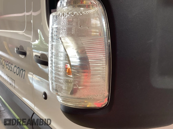 2019 Ford Transit z VIN 1FTYR2CM3KKA70067, wystawiony jako IAAI lot #42374326 z przebiegiem 85 782 mil mil oraz . Historia ofert i sprzedaży dostępna na DreamBid. Obrazek 1.