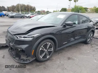 2022 Ford Mustang Mach-E Select z VIN 3FMTK1RM3NMA25588, wystawiony jako IAAI lot #42181256 z przebiegiem 44 753 mil mil oraz . Historia ofert i sprzedaży dostępna na DreamBid. Obrazek 2.