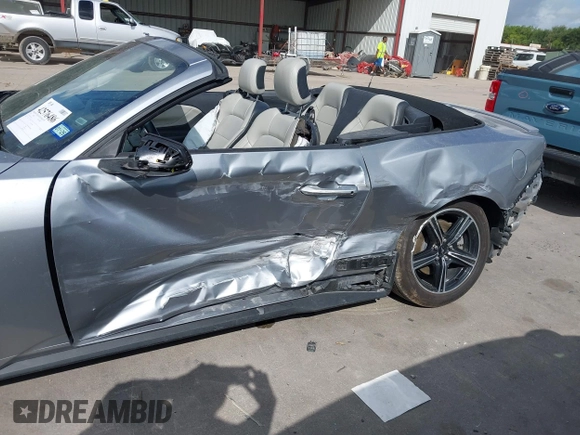 2024 Ford Mustang EcoBoost z VIN 1FAGP8UH4R5125341, wystawiony jako IAAI lot #42576486 z przebiegiem 28 145 mil mil oraz . Historia ofert i sprzedaży dostępna na DreamBid. Obrazek 6.