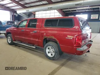 2008 Dodge Dakota SLT z VIN 1D7HW48K68S619433, wystawiony jako Copart lot #57327015 z przebiegiem 96 804 mil mil oraz Czysty tytuł • Clean title. Historia ofert i sprzedaży dostępna na DreamBid. Obrazek 2.