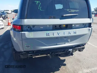 2025 Rivian R1S Adventure z VIN 7PDSGBBA1SN060468, wystawiony jako IAAI lot #41711770 z przebiegiem 2865 mil mil oraz . Historia ofert i sprzedaży dostępna na DreamBid. Obrazek 20.