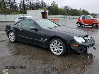 2005 Mercedes-Benz SL 500 z VIN WDBSK75FX5F101381, wystawiony jako Copart lot #57725655 z przebiegiem 45 705 mil mil oraz Szkoda całkowita • Salvage title. Historia ofert i sprzedaży dostępna na DreamBid. Obrazek 4.