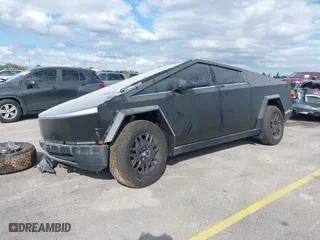2024 Tesla Cybertruck with VIN 7G2CEHED5RA042424, listed as a IAAI auction lot 41242343 with 1,222 mi miles. Bid and sale history available at carsss.com. Image 2.