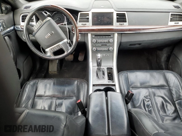 2010 Lincoln MKS z VIN 1LNHL9DR4AG604503, wystawiony jako Copart lot #56395235 z przebiegiem Nie podano mil oraz Nie do naprawy • Non repairable. Historia ofert i sprzedaży dostępna na DreamBid. Obrazek 8.