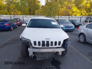 2019 Jeep Cherokee Latitude with VIN 1C4PJMCX0KD104155, listed as a IAAI auction lot 40647860 with 125,802 mi miles. Bid and sale history available at carsss.com. Image 12.
