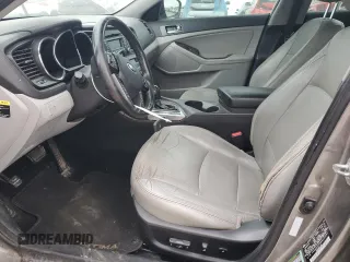 2013 Kia Optima EX z VIN 5XXGN4A7XDG224691, wystawiony jako Copart lot #52872175 z przebiegiem 218 951 mil mil oraz Szkoda całkowita • Salvage title. Historia ofert i sprzedaży dostępna na DreamBid. Obrazek 7.