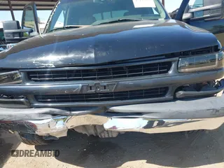 2003 Chevrolet Tahoe LS z VIN 1GNEC13T53J331221, wystawiony jako IAAI lot #42422243 z przebiegiem Nie podano mil oraz . Historia ofert i sprzedaży dostępna na DreamBid. Obrazek 6.
