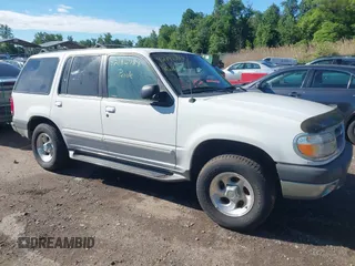 1999 Ford Explorer XLT z VIN 1FMZU34E5XZA25819, wystawiony jako IAAI lot #42196784 z przebiegiem 178 704 mil mil oraz . Historia ofert i sprzedaży dostępna na DreamBid. Obrazek 1.