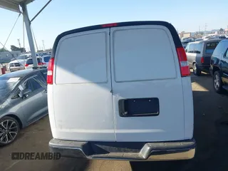 2020 Chevrolet Express Cargo z VIN 1GCWGAFP0L1242088, wystawiony jako IAAI lot #42145895 z przebiegiem Nie podano mil oraz . Historia ofert i sprzedaży dostępna na DreamBid. Obrazek 15.