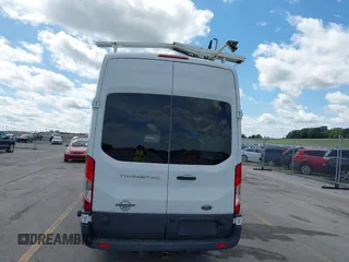 2015 Ford Transit z VIN 1FTNR3XVXFKB29374, wystawiony jako IAAI lot #42681987 z przebiegiem 190 430 mil mil oraz . Historia ofert i sprzedaży dostępna na DreamBid. Obrazek 17.