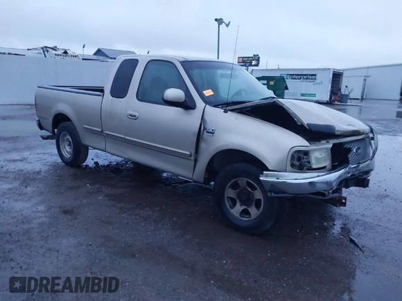 1999 Ford F-150 XL with VIN 1FTRX17L1XNA06282, listed as a IAAI auction lot 41545503 with 234,817 mi miles. Bid and sale history available at carsss.com. Image 1.