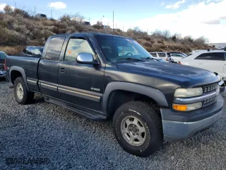 2000 Chevrolet Silverado 1500 LT with VIN 1GCEK19TXYE419197, listed as a Copart auction lot 80838884 with 215,812 mi miles and Salvage Title. Bid and sale history available at carsss.com. Image 4.